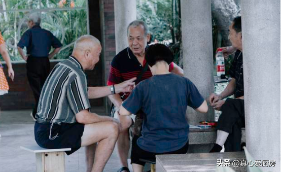 男人过了50岁，这2样食物要多吃，一周吃两次，腿脚有劲，有营养